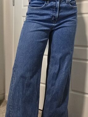 Old Navy Wide-Leg Jeans in Medium Blue Wash